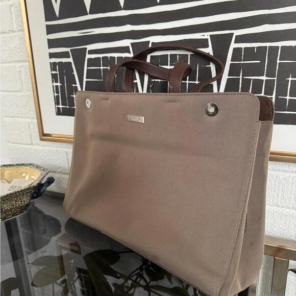 Stylish Brown Tote Bag with Leather Handles - Picture 2 of 9